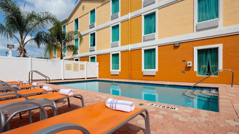 Imagen de la piscina del Hotel Best Western Wesley Chapel. Foto 18