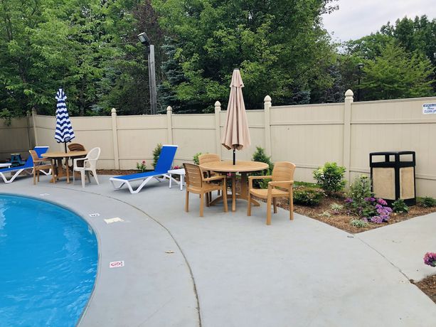 Imagen de la piscina del Hotel Best Western West Lebanon-hanover. Foto 20