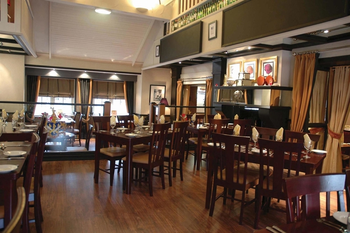 Imagen del bar/restaurante del Hotel Best Western Whitworth Hall Country Park. Foto 10