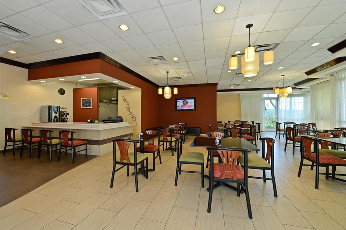 Imagen del bar/restaurante del Hotel Best Western Windsor Inn. Foto 3