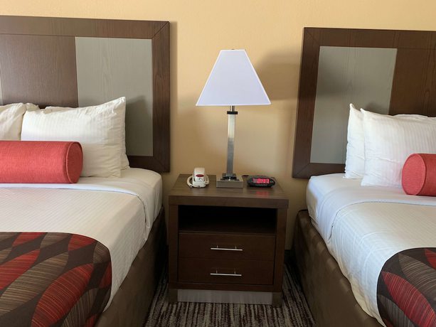 Imagen de la habitación del Hotel Best Western Windwood Inn and Suites. Foto 6