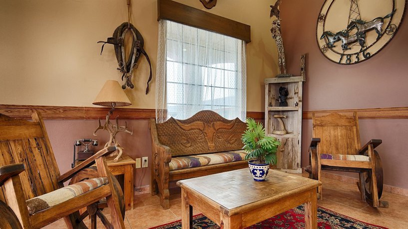 Imagen de los interiores del Hotel Best Western Windwood Inn and Suites. Foto 20