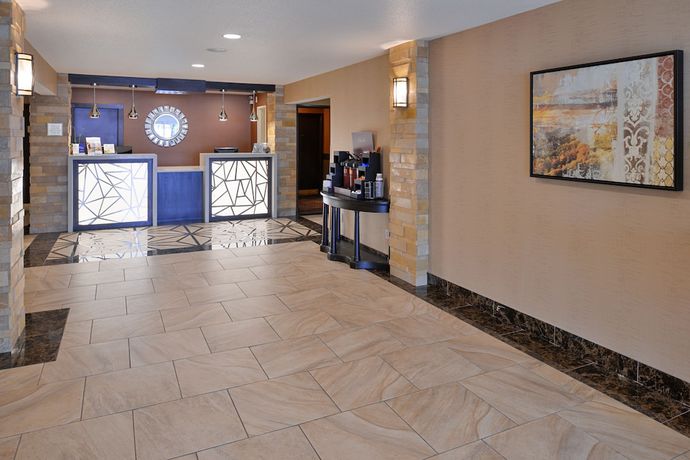 Imagen de los interiores del Hotel Best Western Woodland Inn. Foto 19