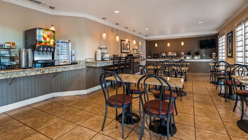 Imagen del bar/restaurante del Hotel Best Western Yuba City Inn. Foto 4