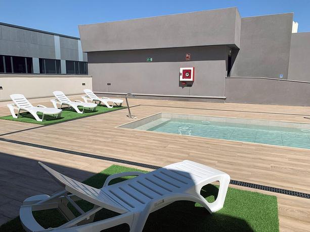 Imagen de la piscina del Hotel BestPrice Alcalá. Foto 16