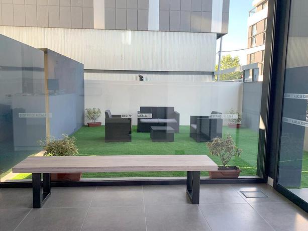 Imagen de los exteriores del Hotel BestPrice Alcalá. Foto 14