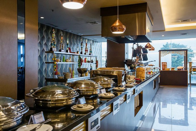 Imagen del bar/restaurante del Hotel Beston Palembang. Foto 2