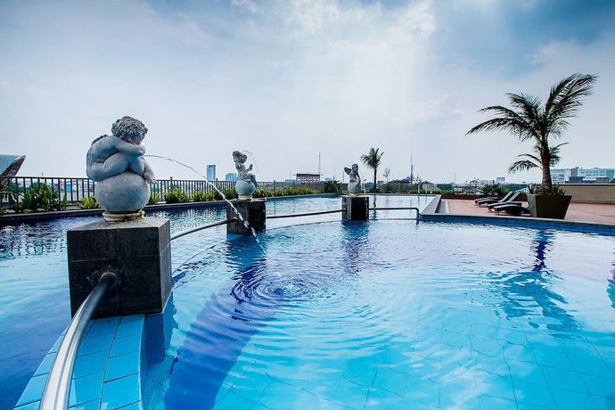 Imagen de la piscina del Hotel Beston Palembang. Foto 11