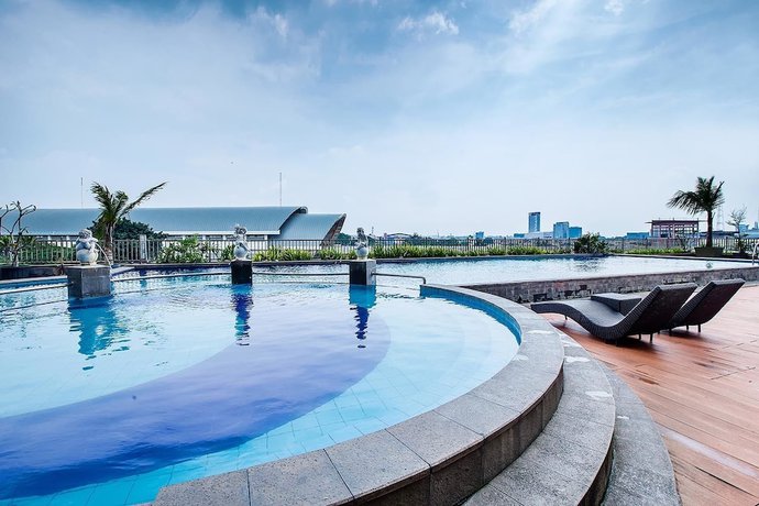 Imagen de la piscina del Hotel Beston Palembang. Foto 12