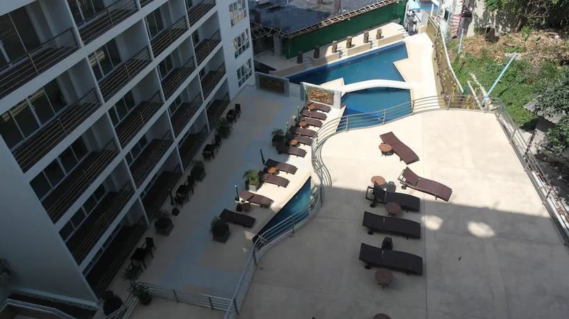 Imagen general del Hotel Beststayinphuket Poolview. Foto 1