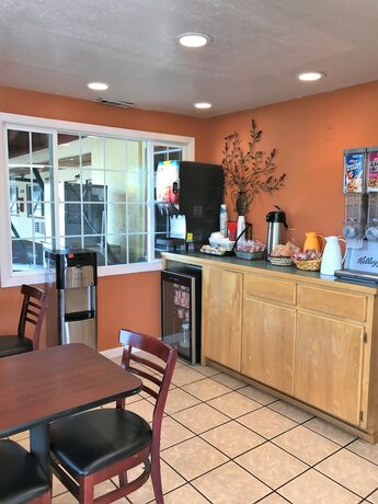 Imagen general del Hotel Bestway Inn. Foto 12