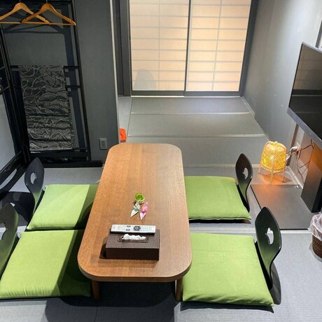 Imagen de la habitación del Hotel Bettei Shinimamiya. Foto 13