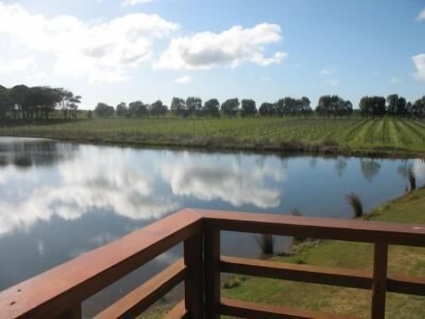 Imagen general del Hotel Bettenay Loft Spa Apartment and Lakeview Chalets. Foto 9