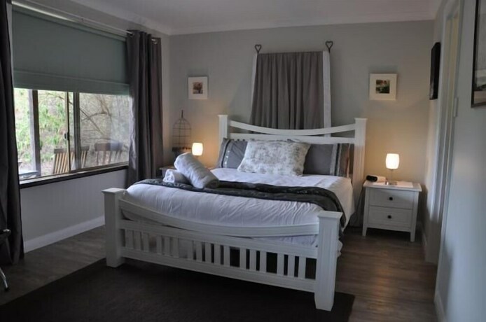 Imagen de la habitación del Hotel Bettenay Loft Spa Apartment and Lakeview Chalets. Foto 11