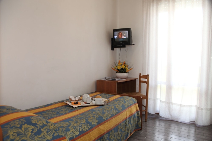 Imagen de la habitación del Hotel Bettina. Foto 13