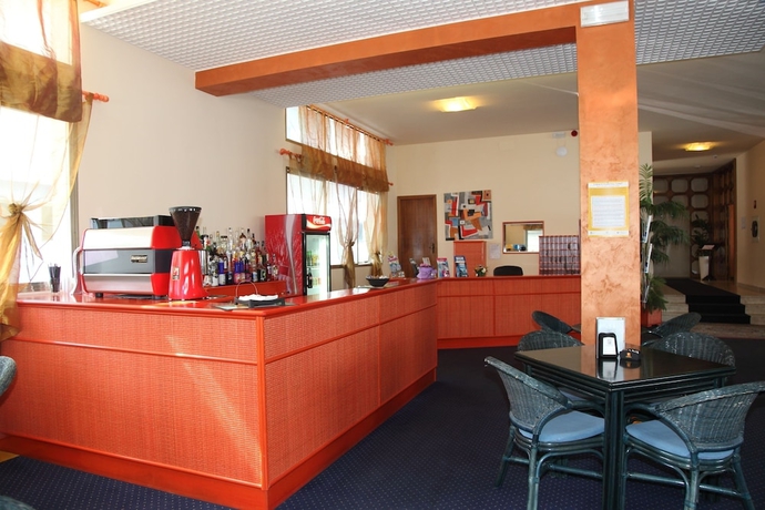 Imagen del bar/restaurante del Hotel Bettina. Foto 4