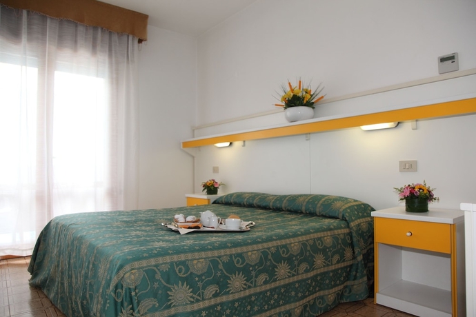 Imagen de la habitación del Hotel Bettina. Foto 16