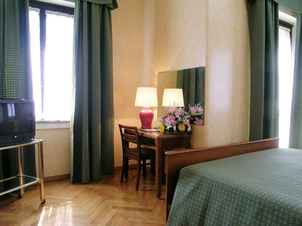 Imagen de la habitación del Hotel Bettoja Atlantico. Foto 4