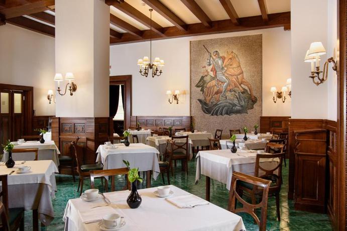 Imagen del bar/restaurante del Hotel Bettoja Mediterraneo. Foto 5