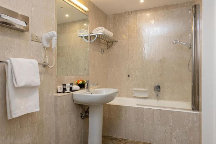 Imagen de la habitación del Hotel Bettoja Mediterraneo. Foto 14