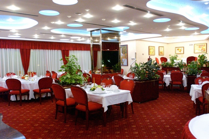 Imagen del bar/restaurante del Hotel Bevanda. Foto 2