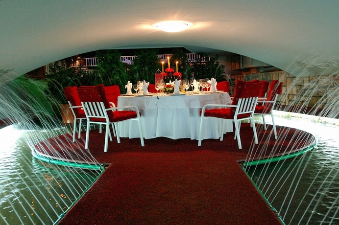 Imagen del bar/restaurante del Hotel Bevanda. Foto 4