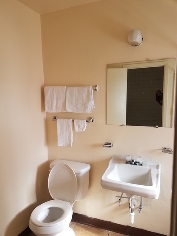 Imagen de la habitación del Hotel Beverly Crest Motor Inn. Foto 8