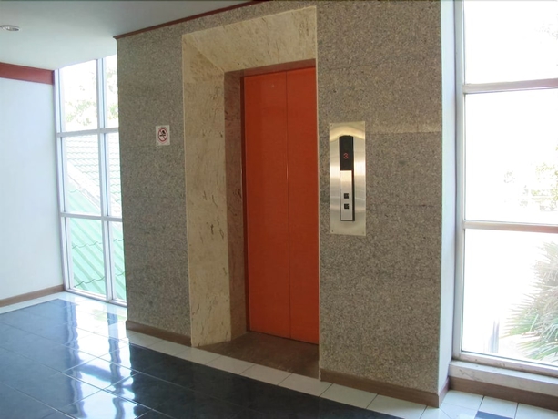 Imagen de los interiores del Hotel Beverly Hill Park. Foto 10