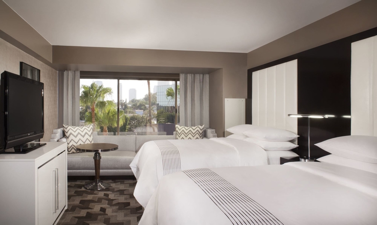 Imagen de la habitación del Hotel Beverly Hills Marriott. Foto 6
