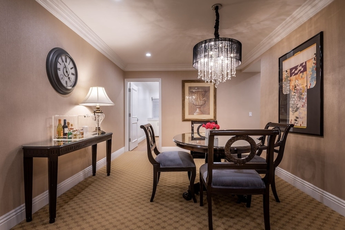 Imagen de la habitación del Hotel Beverly Hills Plaza and Spa. Foto 5