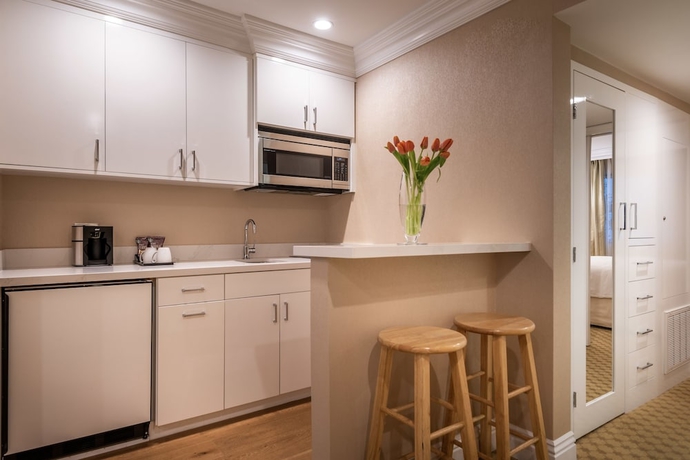 Imagen de la habitación del Hotel Beverly Hills Plaza and Spa. Foto 7