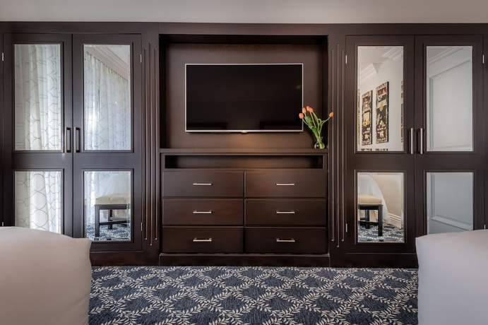 Imagen de la habitación del Hotel Beverly Hills Plaza and Spa. Foto 12