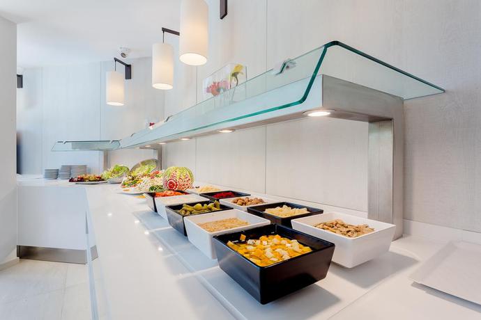 Imagen del bar/restaurante del Hotel Beverly Park. Foto 5