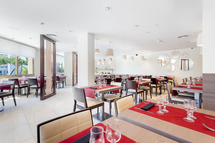 Imagen del bar/restaurante del Hotel Beverly Park. Foto 6