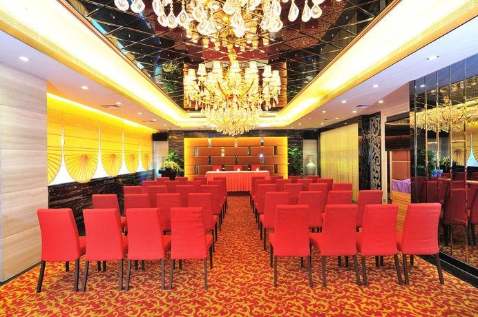 Imagen de los interiores del Hotel Beverly Plaza. Foto 16