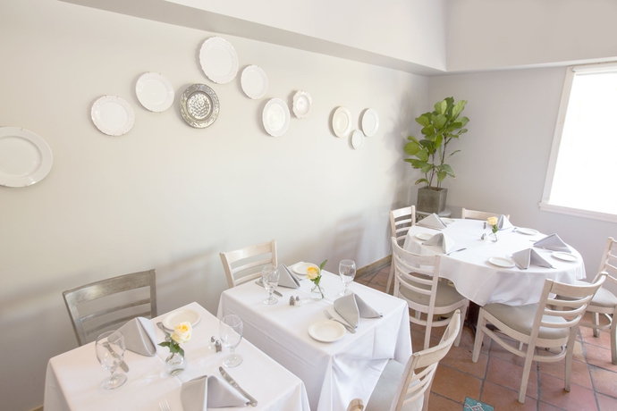 Imagen del bar/restaurante del Hotel Beverly Terrace Powered By Sonder. Foto 4