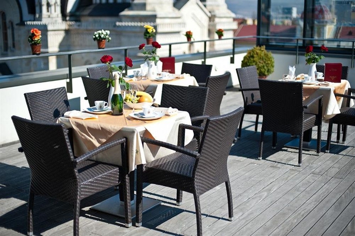 Imagen del bar/restaurante del Hotel Beyfin. Foto 2