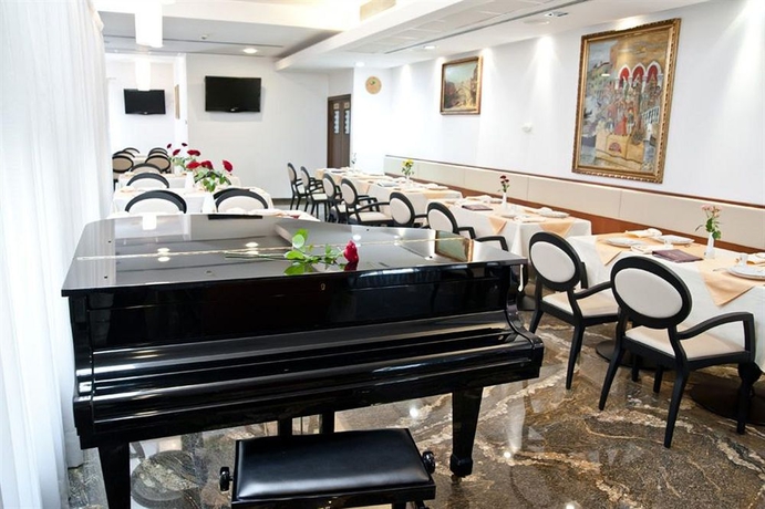 Imagen del bar/restaurante del Hotel Beyfin. Foto 5