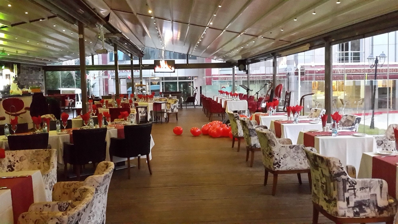 Imagen del bar/restaurante del Hotel Beymarmara Suite Airport. Foto 3