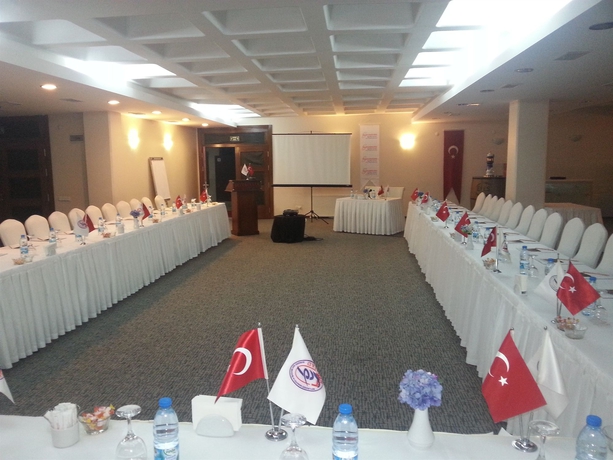 Imagen de los interiores del Hotel Beymarmara Suite Airport. Foto 13