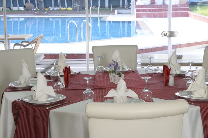 Imagen del bar/restaurante del Hotel Beymarmara Suite Airport. Foto 7