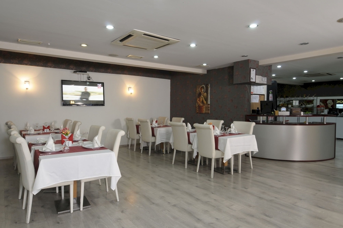 Imagen del bar/restaurante del Hotel Beymarmara Suite Airport. Foto 9