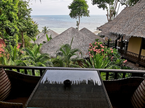 Imagen de la habitación del Hotel Beyond The Blue Horizon Villa Resort. Foto 12