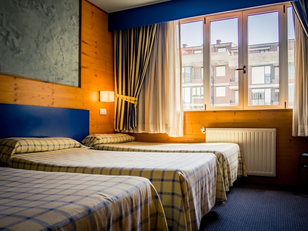 Imagen de la habitación del Hotel Bezana Lago. Foto 3