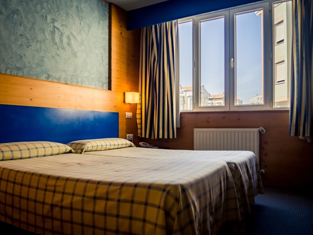 Imagen de la habitación del Hotel Bezana Lago. Foto 4