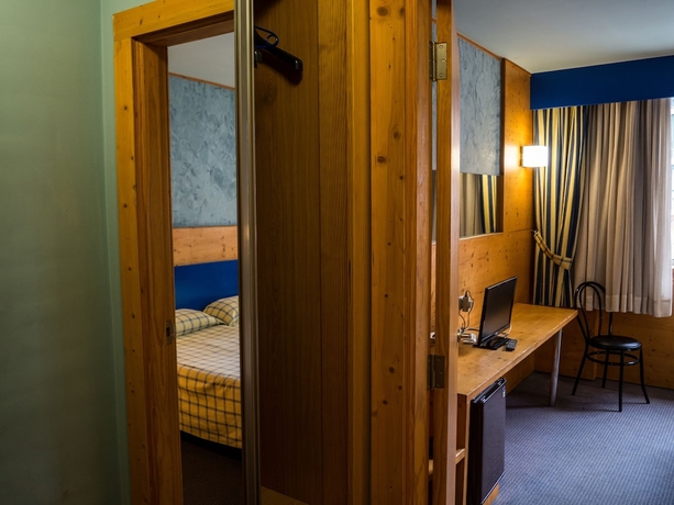 Imagen de la habitación del Hotel Bezana Lago. Foto 5