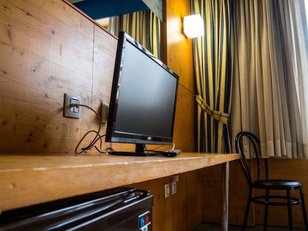 Imagen de la habitación del Hotel Bezana Lago. Foto 6