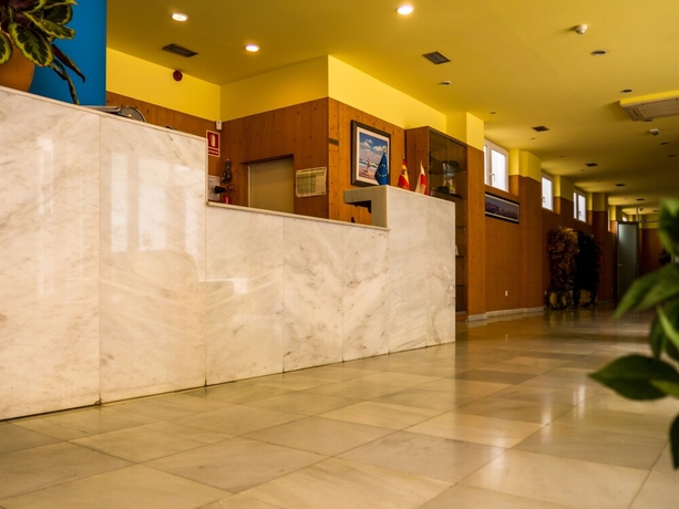 Imagen de los interiores del Hotel Bezana Lago. Foto 17