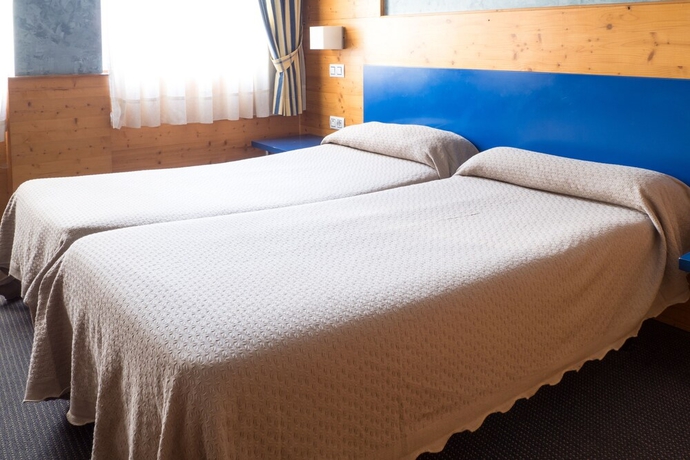 Imagen de la habitación del Hotel Bezana Lago. Foto 10