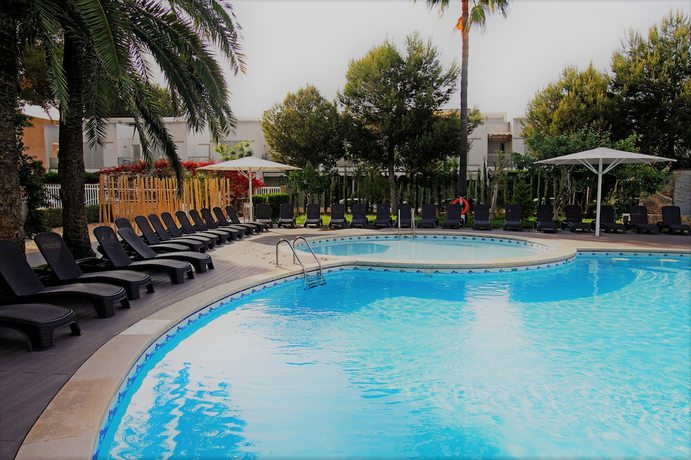 Imagen de la piscina del Hotel Bg Pamplona. Foto 18